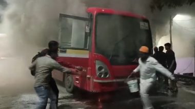 Video: Bus Heading Towards Navi Mumbai Catches Fire in Kalyan, Alert Passengers Help Extinguish Blaze